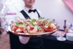 camarero-catering-canapes-1-scaled